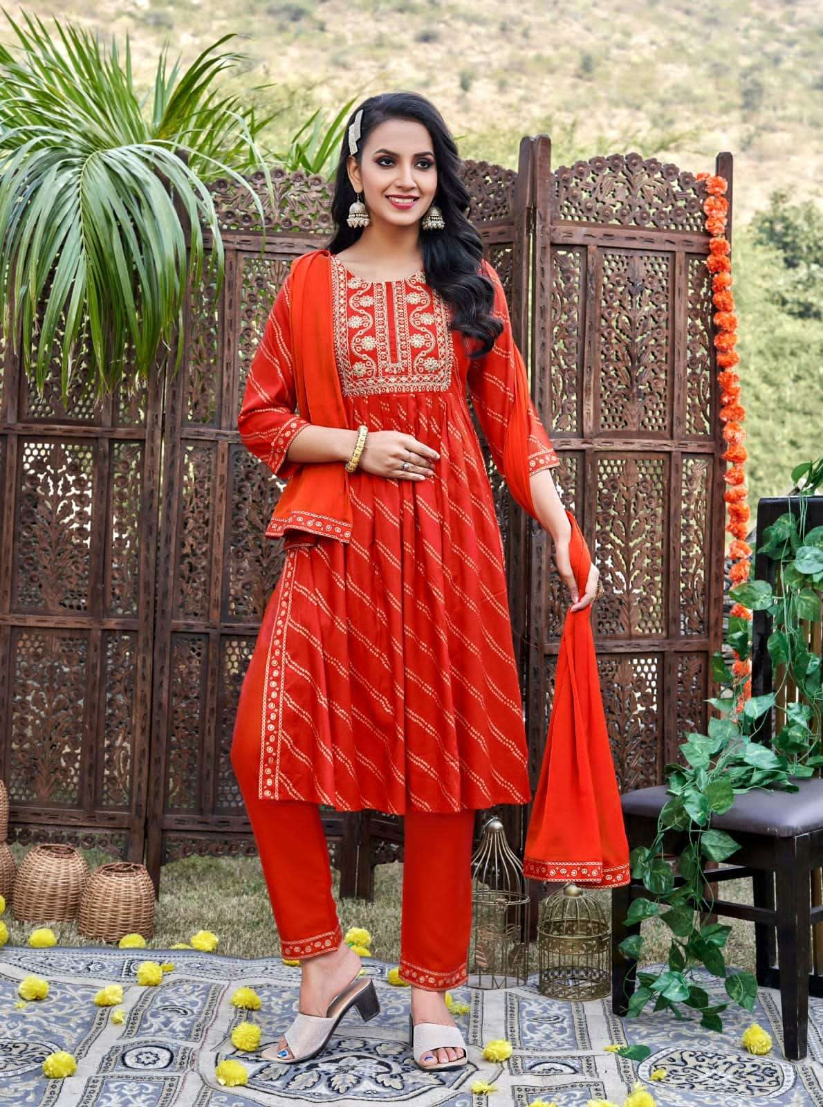 Six tips to choose your stunning outfits online for this Eid